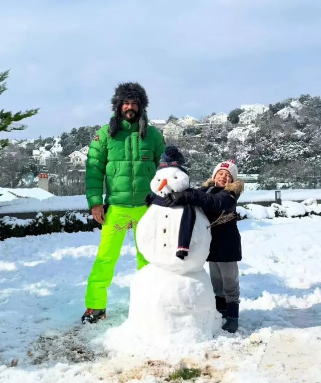Fahriye Evcen ve Burak Özçivit Aileleriyle Karın Tadını Çıkardı, Sosyal Medya Yıkıldı
