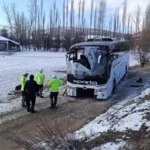 Yolcu otobüsü şarampole devrildi: 1 ölü, 25 yaralı