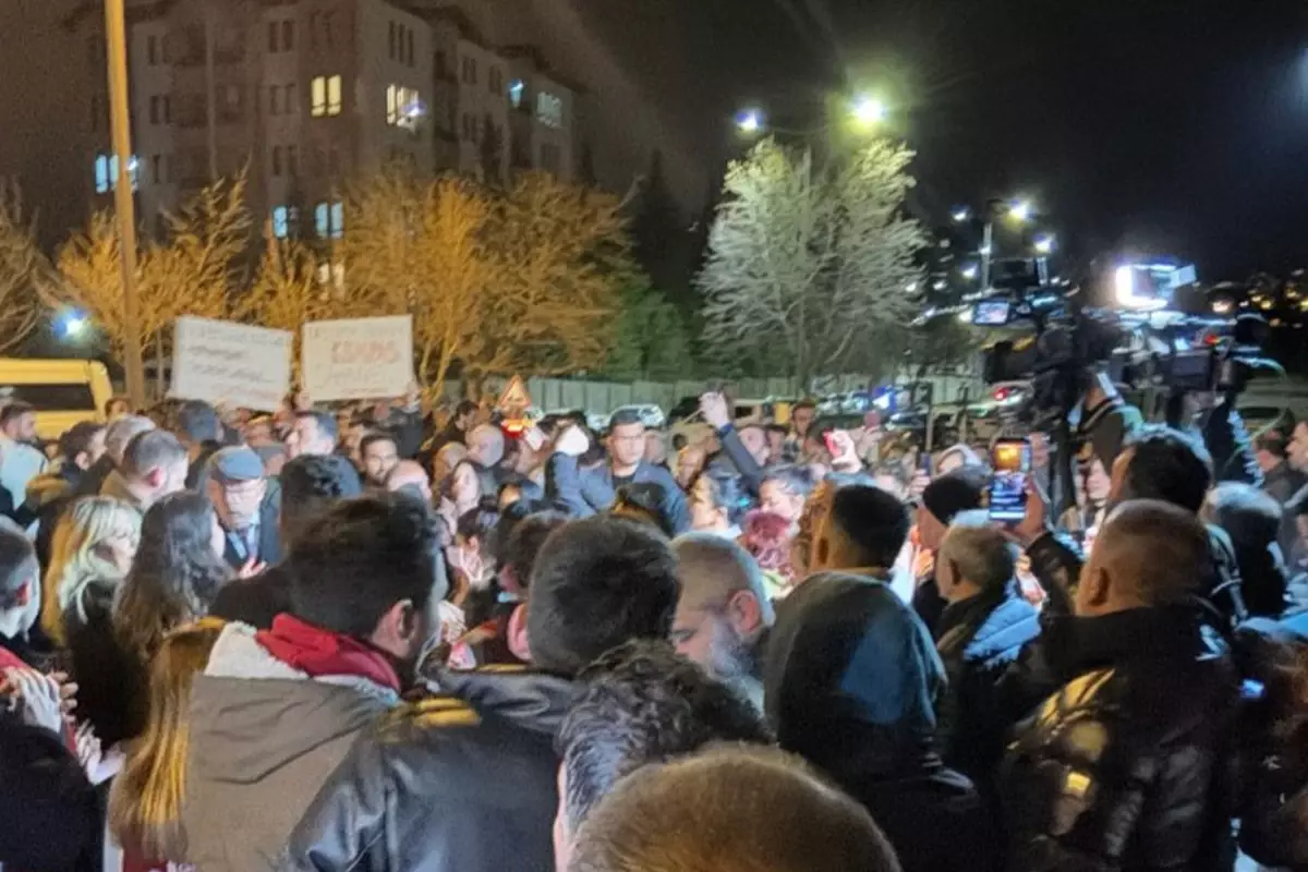 CHP’den YÖK önünde İmamoğlu protestosu
