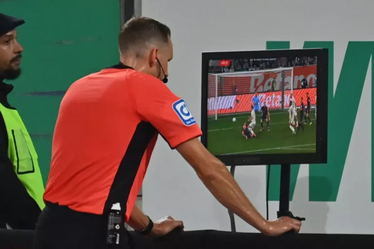 Dünyanın en iyi liglerinden birinde VAR için flaş karar