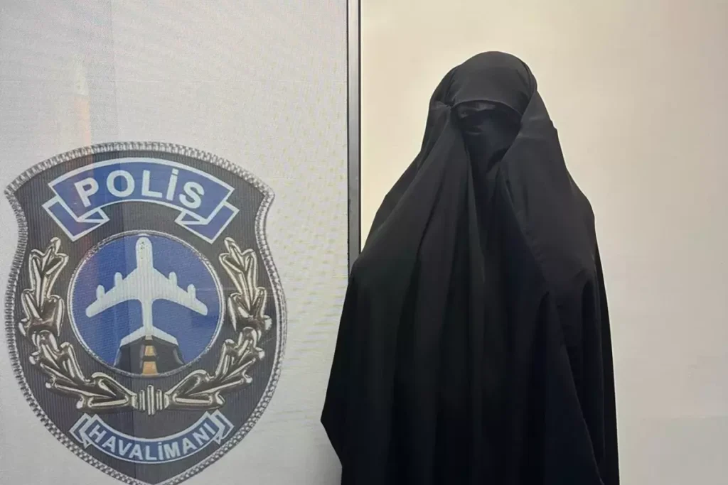 Havalimanında durduruldu, gerçek arama kabininde ortaya çıktı