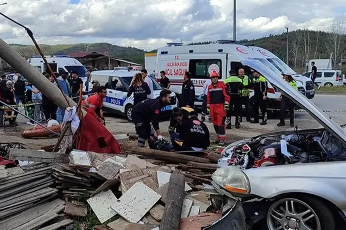 Bayram kana bulandı! Feci kazanın bilançosu ağır