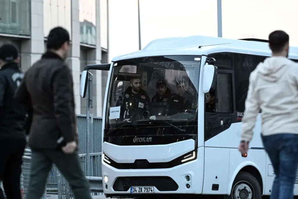 Hakkında yakalama kararı bulunan başkan yardımcısı teslim oldu