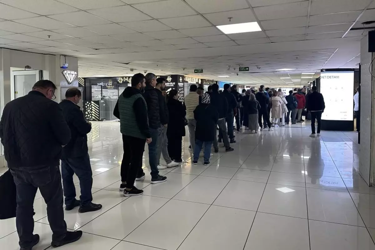 Altın fiyatlarını gören vatandaş soluğu kuyumcularda aldı