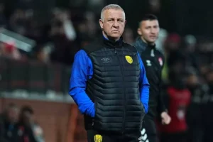 Maçtan sonra futbolculara sallayıp istifa etti