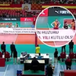 Boykota destek veren voleybolcu, maç öncesi açılan bu pankartı tutmadı