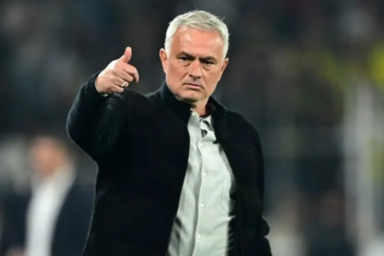 Dünyaca ünlü eski futbolcu, Mourinho’yu Premier Lig’e çağırdı