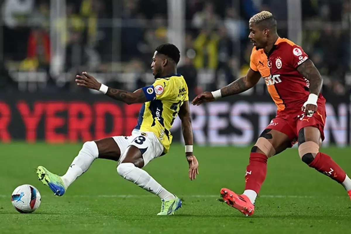 Derbide sakatlık şoku! Yıldız futbolcu oyuna devam edemedi