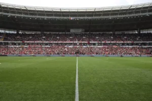 Taraftar dediğin böyle olur! Tribünde adım atacak yer bırakmadılar