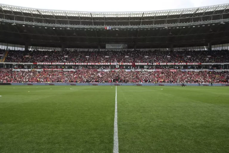Taraftar dediğin böyle olur! Tribünde adım atacak yer bırakmadılar