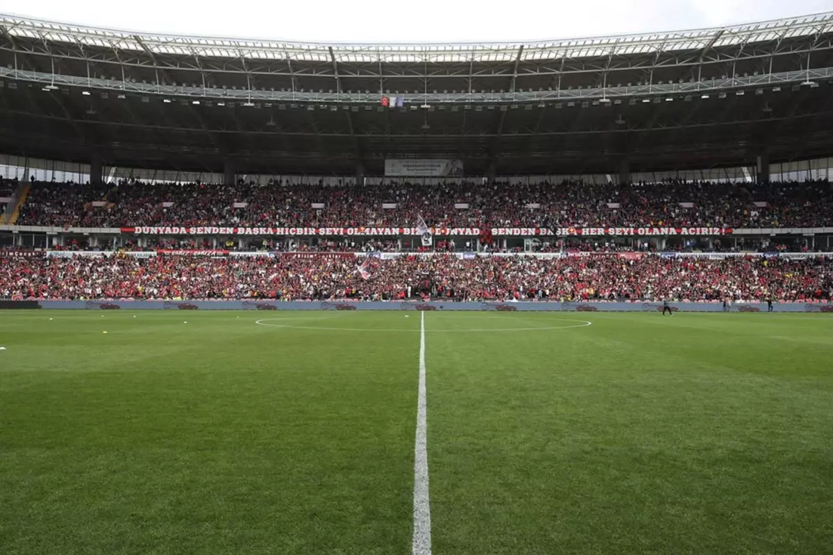 Taraftar dediğin böyle olur! Tribünde adım atacak yer bırakmadılar
