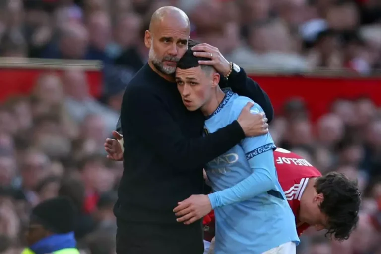 Futbolcusunun annesine küfür eden United taraftarlarına bakın ne dedi