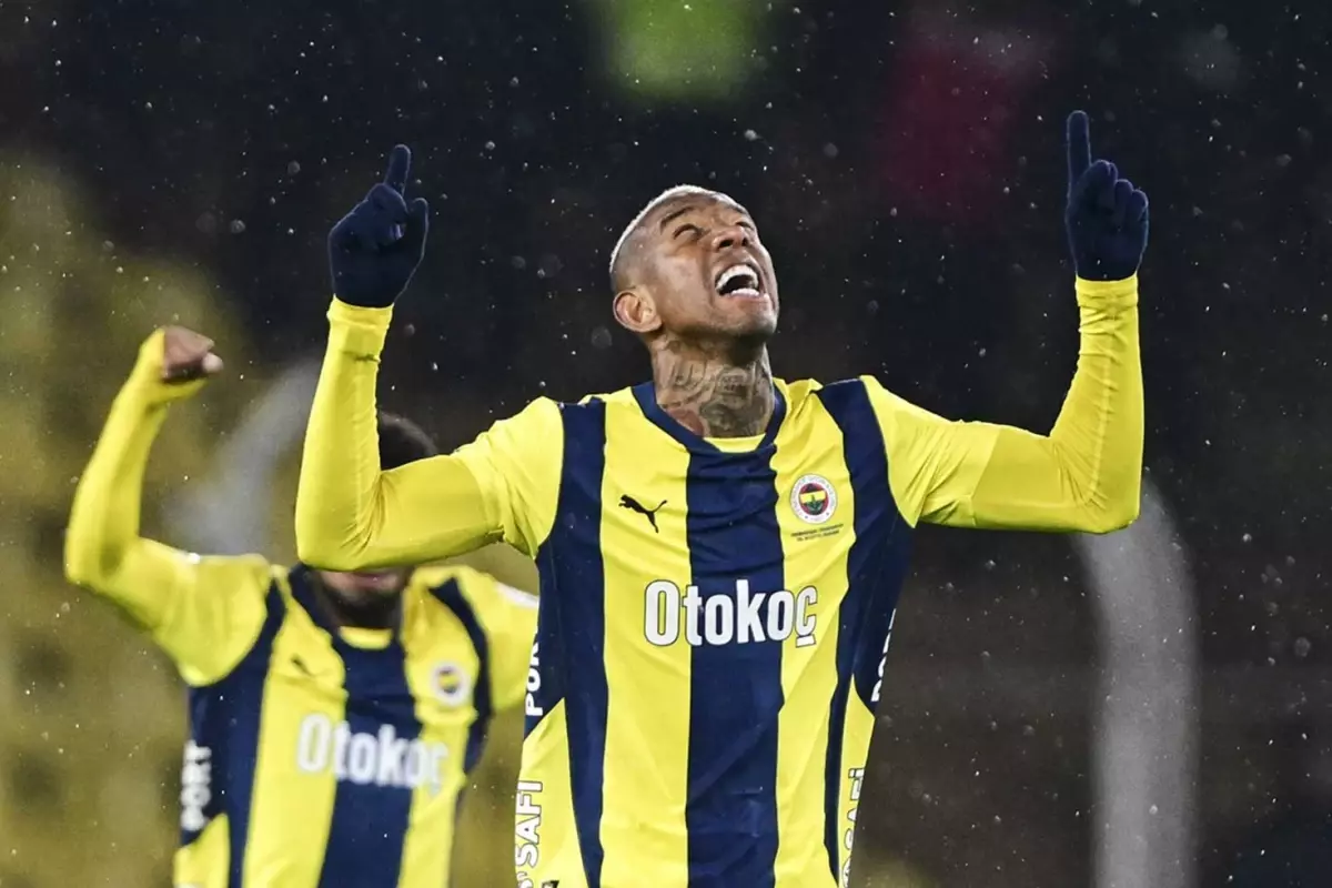 Fenerbahçe Trabzonspor’u gole boğdu