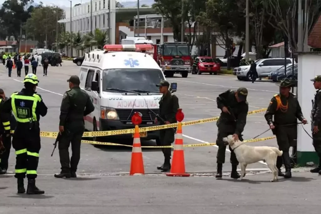 Kolombiya’da polis karakoluna bombayla saldırdılar