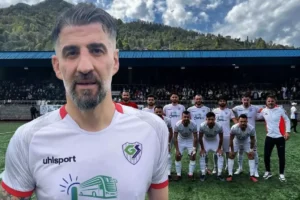 Oğlu Süper Lig devinde, kendi Amatör Ligde top koşturuyor