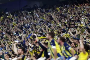 Nereden nereye! Fenerbahçe’nin golcüsü kasiyer oldu