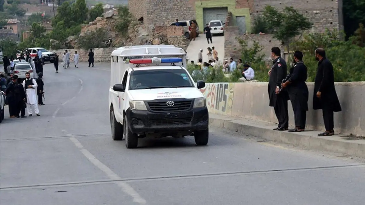 Pakistan’da bombalı saldırı: 4 güvenlik görevlisi öldü