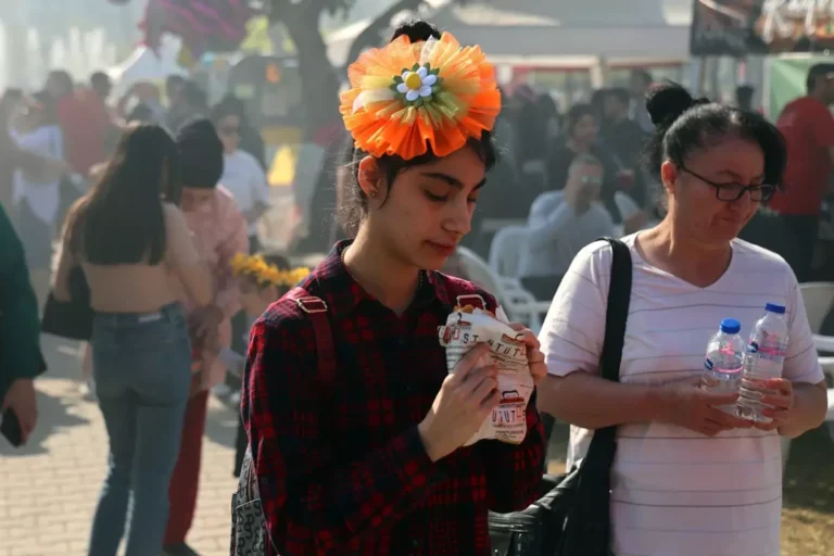 Adana’daki karnavala işletmeler damga vurdu, fakat bir farkla
