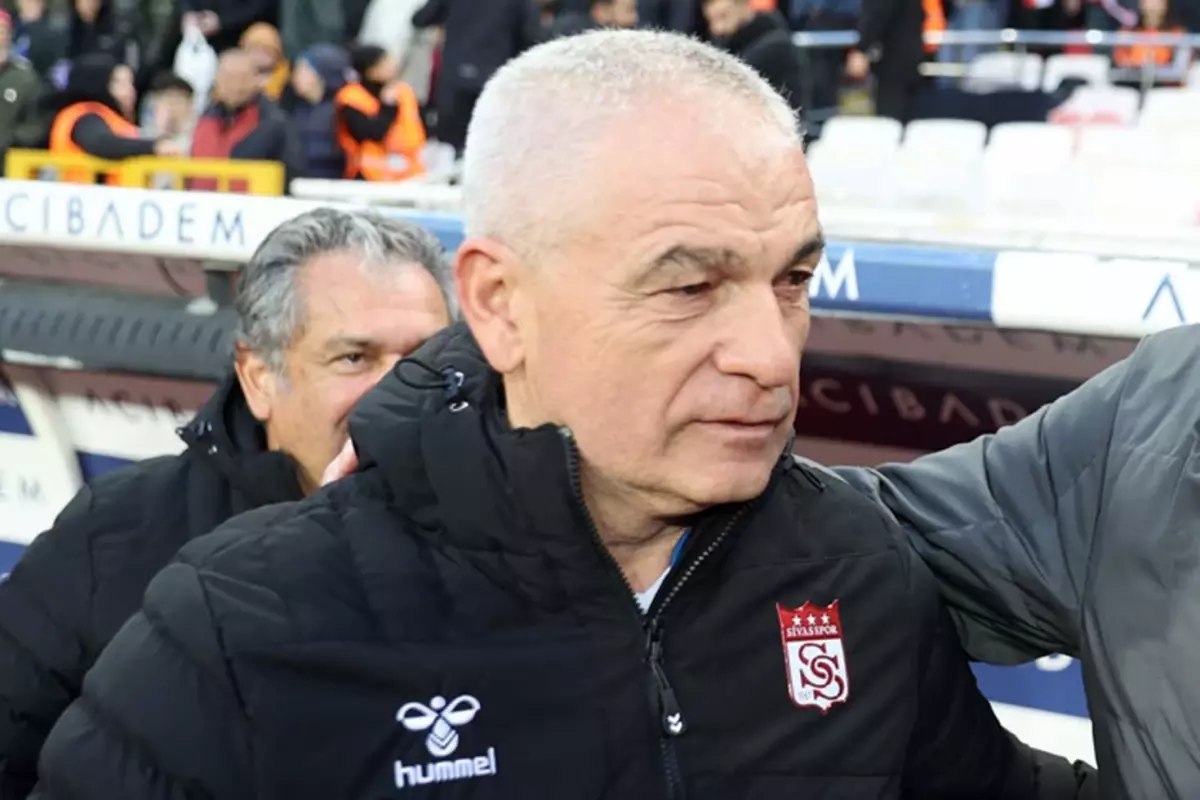 Maçın hakemi yerden yere vurdu!