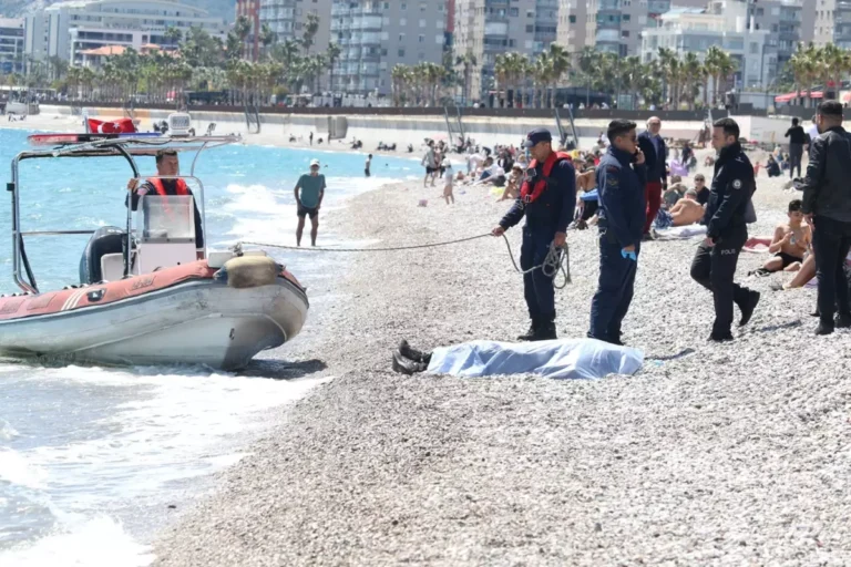 Kendi kendine konuştu, kıyafetleriyle girdiği denizden cesedi çıktı