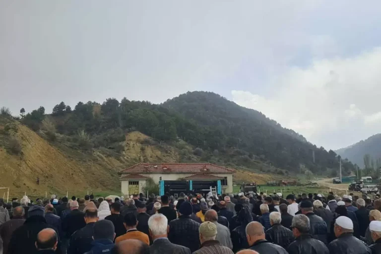 Duaya başladıkları gibi soluğu kapalı alanda aldılar