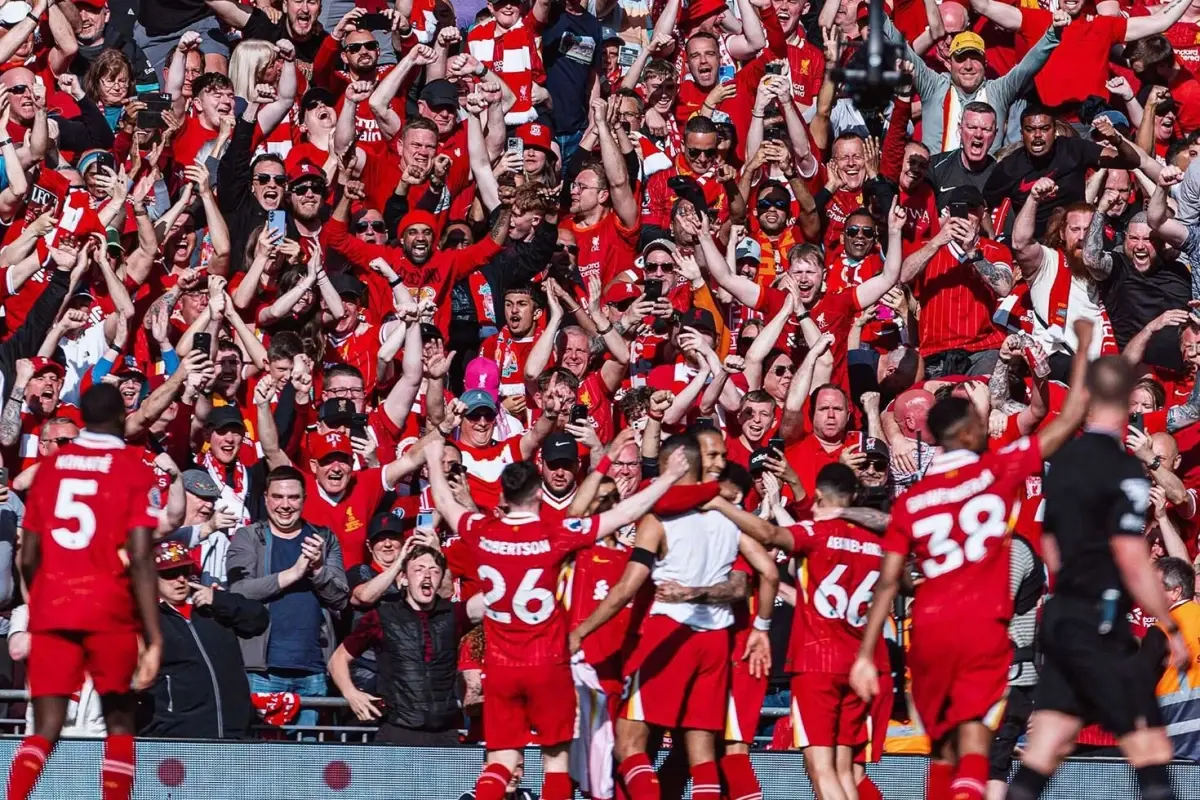 Zirvede kupalar eşitlendi! İngiltere Premier Lig’de şampiyon Liverpool oldu